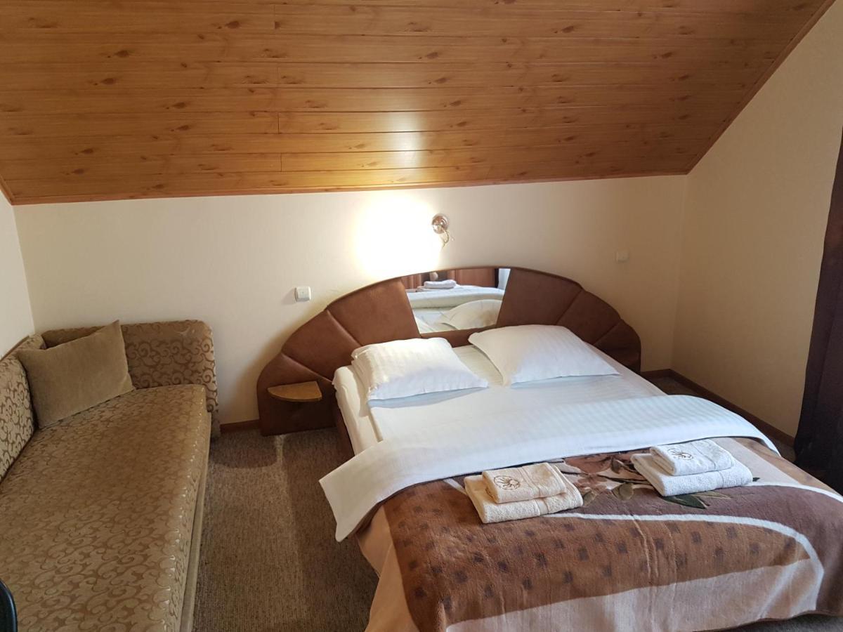 Hotel U Neli à Solochyn Extérieur photo